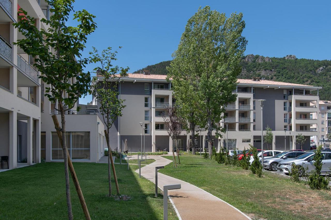 Residence Services Seniors Domitys Les Eaux Vives Дин Ле Бен Екстериор снимка
