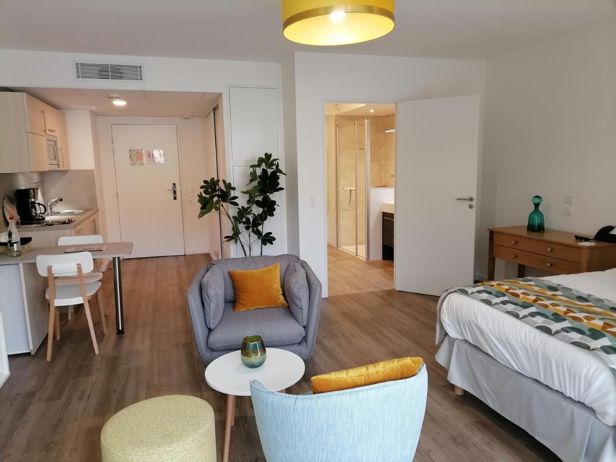 Residence Services Seniors Domitys Les Eaux Vives Дин Ле Бен Екстериор снимка